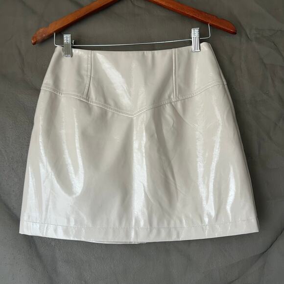7 For All Mankind High Waisted Cream Faux Leather Mini Skirt Size Small - Picture 1 of 6